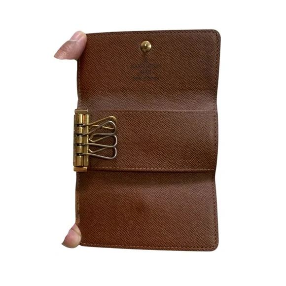 Authentic Louis Vuitton Monogram Key Holder - Picture 9 of 14